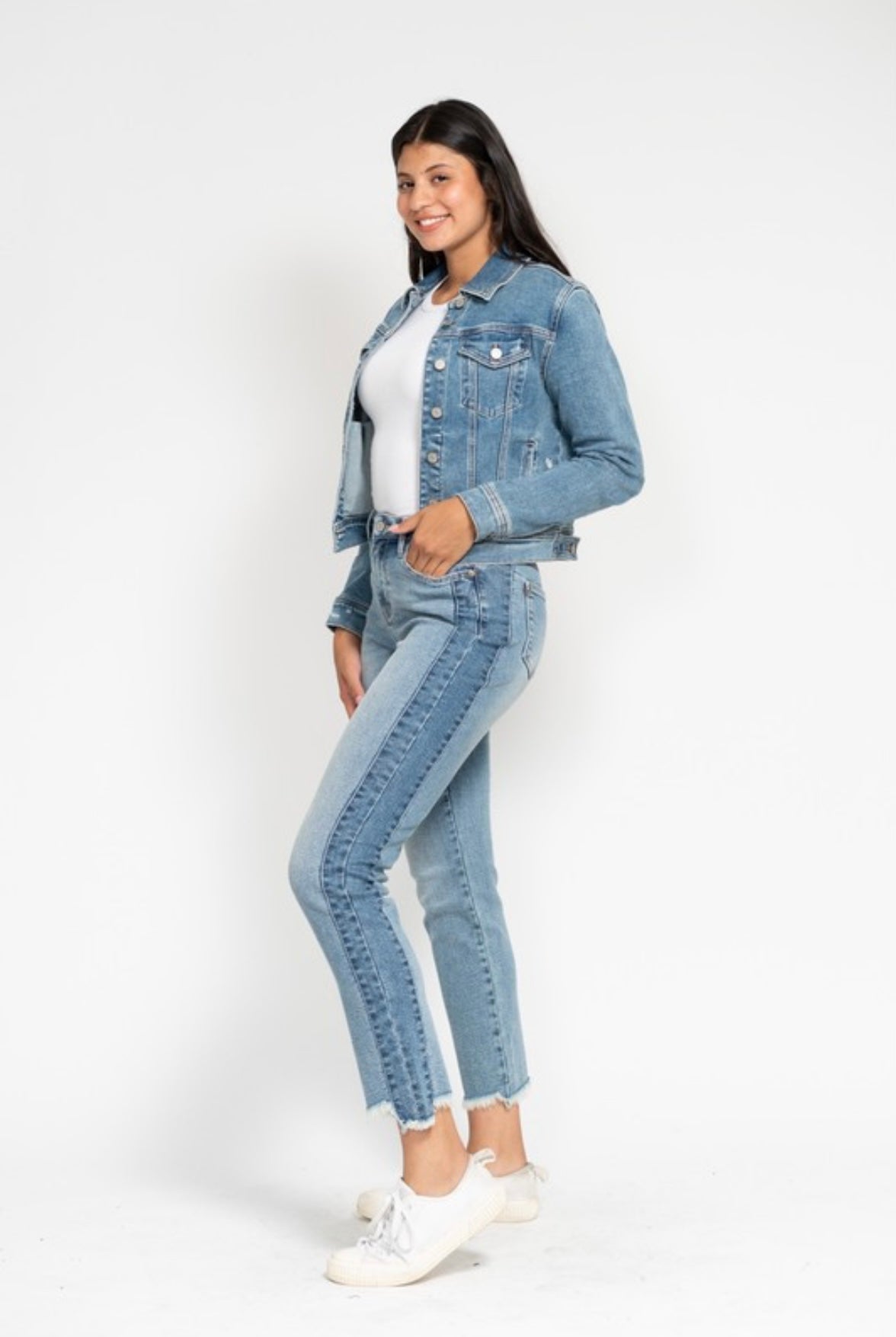 Judyページ JUDY BLUE / SIDE PANEL FRAY HEM CROPPED JEANS – CĀPA Boutique