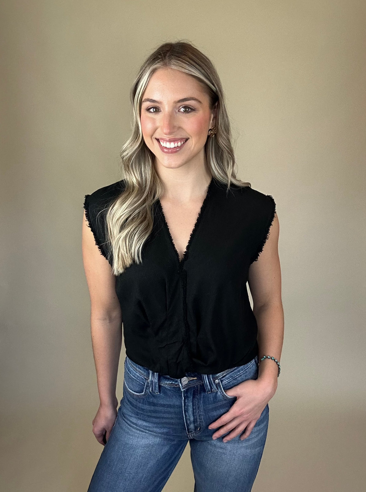 KORA FRAY HEM FRONT TWIST TOP